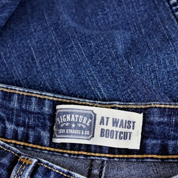 Levi’s Strauss Bootcut Jeans Signature at Waist Medium Wash Women's Size 8 Short - Picture 5 of 8